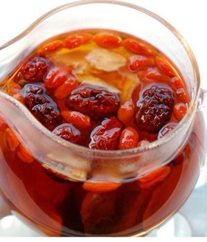 Cách ngâm Nhân sâm tươi với Mật ong và Táo đỏ